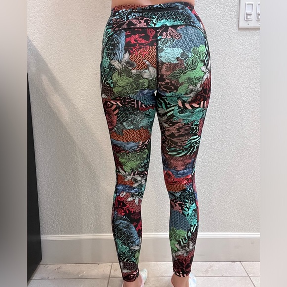 Lululemon rare speed up tight legging 💚 size 4 - Picture 3 of 5